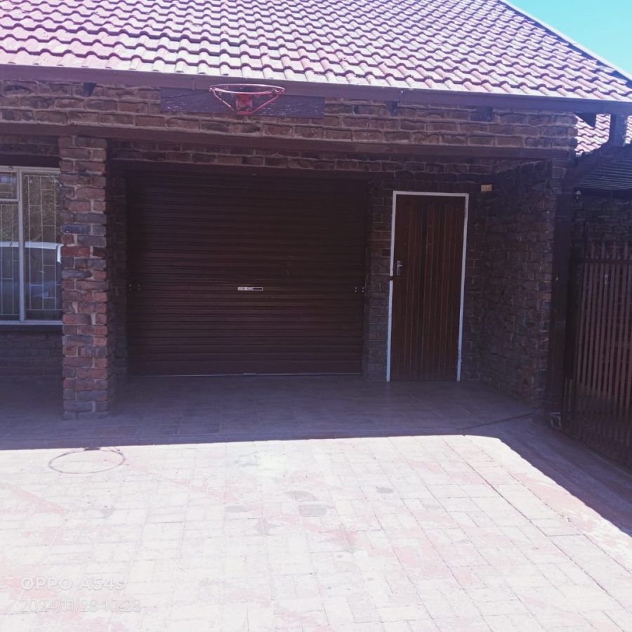 To Let 3 Bedroom Property for Rent in Ashbury Free State